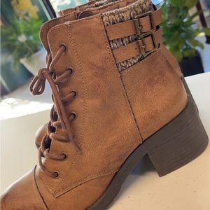 Women’s fashion boot